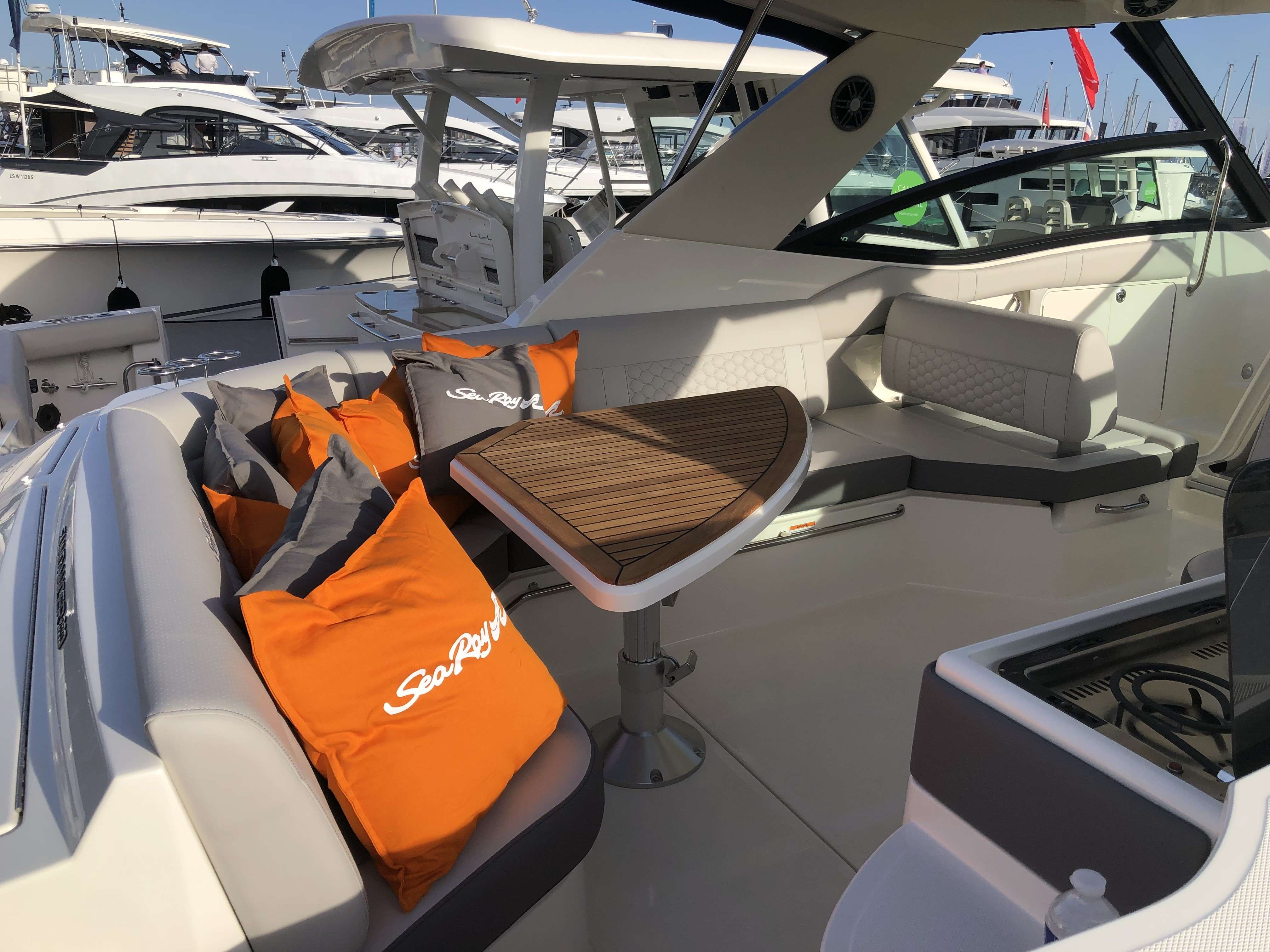 slider 3 Sea Ray  320 Sundancer